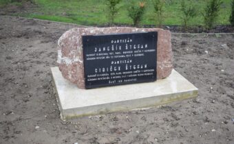 Pamätník partizánom v Ladcoch