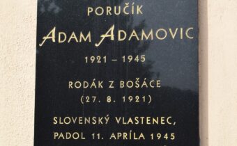 Pamätná tabuľa Adamovi Adamovicovi v Bošáci