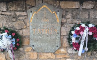 Pamätná tabuľa 150.výročia spolku Tatrín v Čachticiach