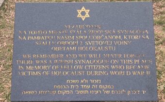 Pamätná tabuľa obetiam holocaustu v Myjave